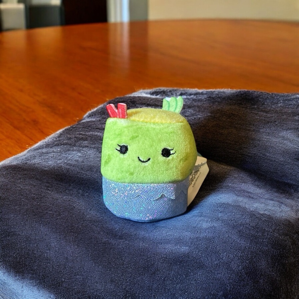 Micromallows Squishmallows – Anjara the Breakfast Burrito Mini